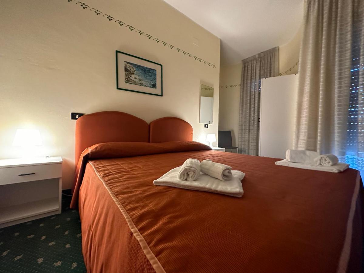 Hotel Atena Чиро-Марина Экстерьер фото
