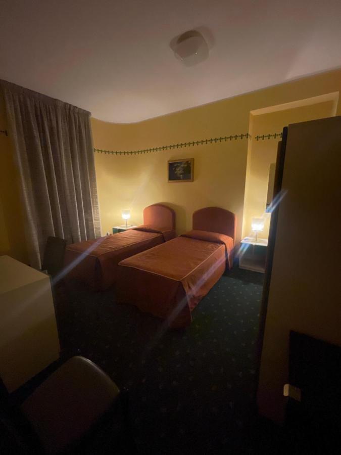 Hotel Atena Чиро-Марина Экстерьер фото