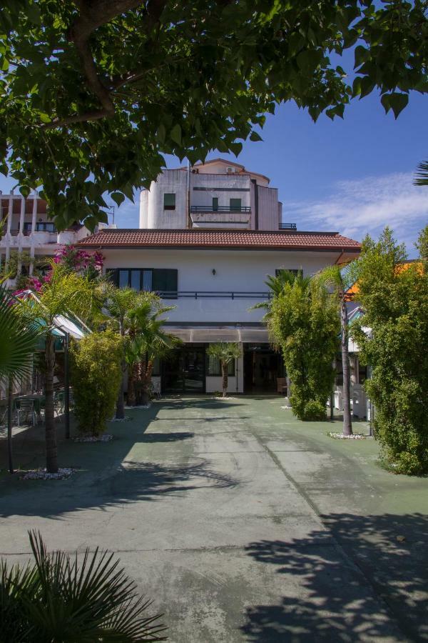 Hotel Atena Чиро-Марина Экстерьер фото
