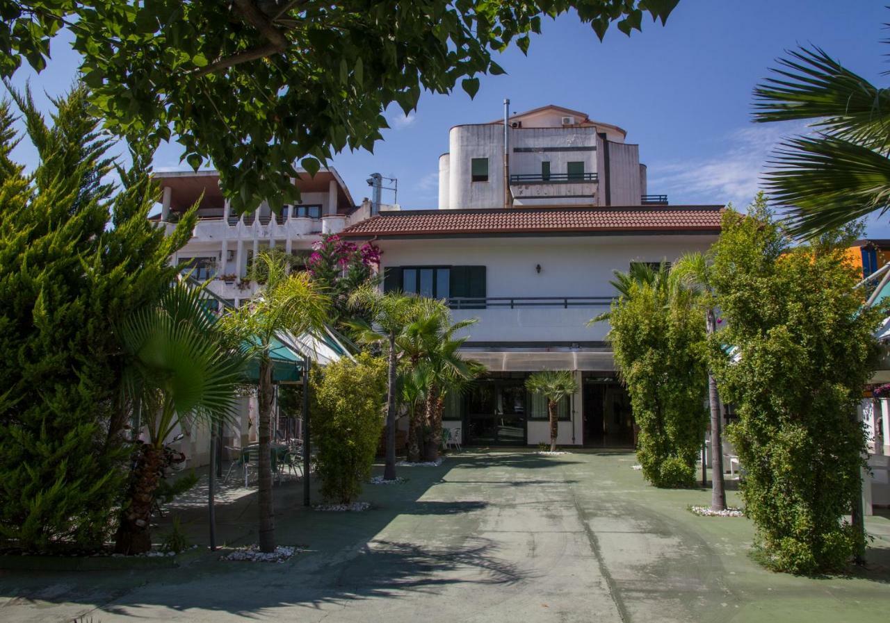 Hotel Atena Чиро-Марина Экстерьер фото