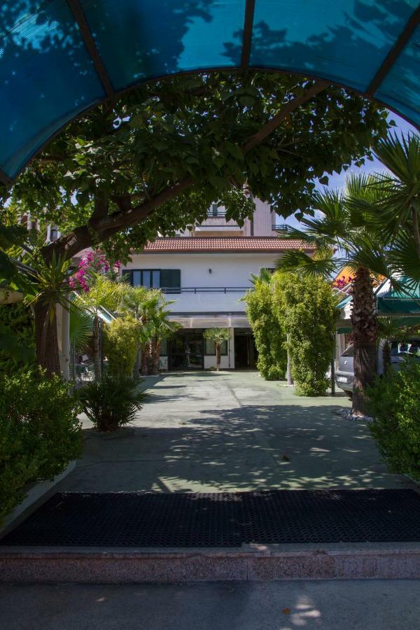 Hotel Atena Чиро-Марина Экстерьер фото