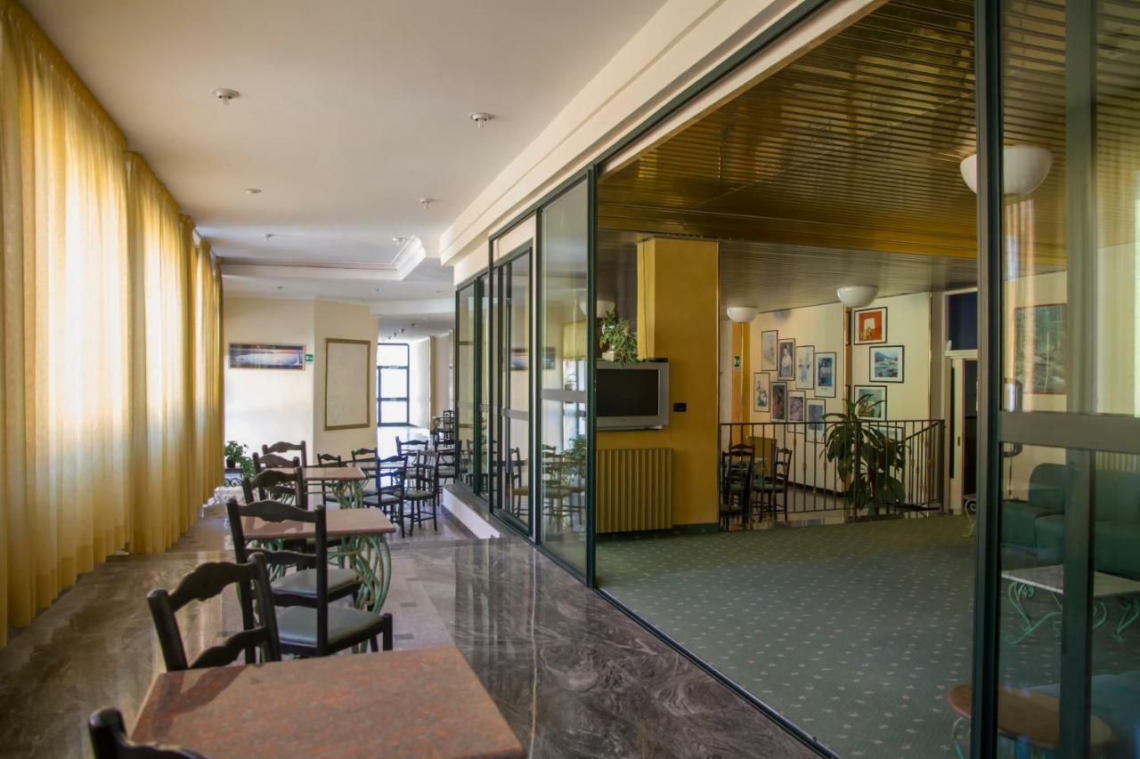 Hotel Atena Чиро-Марина Экстерьер фото